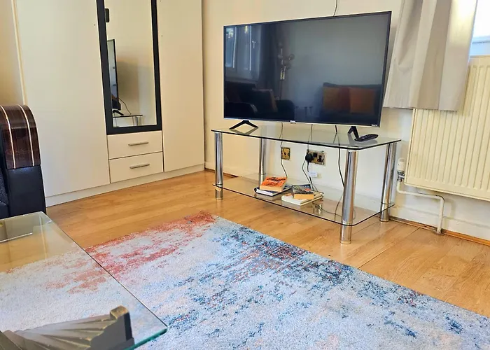 Bright & Spacious Home In Building With Lift, Right Next To Bayswater Station - Walk To Kensington Palace, Hyde Park, Little Venice & Notting Hill